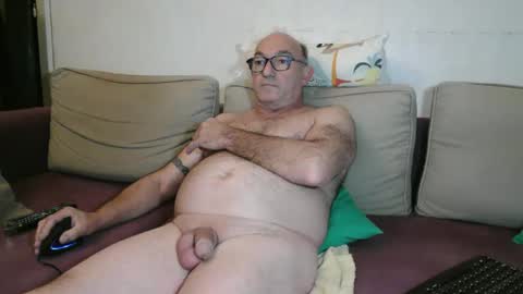 Snapshot of chrichri384 chatting on November 2025 03:39:01 PM chrichri online show from November 2025 03:39:01 PM