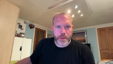 Snapshot of chris_buter chatting on June 2026 09:08:02 PM chris_buter online show from June 2026 09:08:02 PM