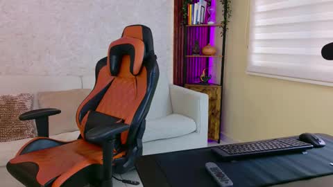 chris reilly online show from November 2025 01:21:02 PM