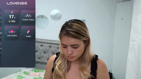 Snapshot of chris_sharon2023 chatting on January 2025 11:00:02 PM Yarixa online show from January 2025 11:00:02 PM