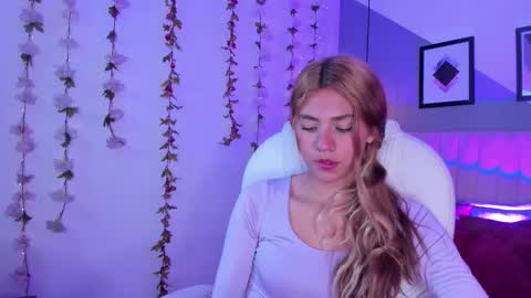 Snapshot of chris_velvet chatting on February 2026 05:53:02 PM Chris online show from February 2026 05:53:02 PM