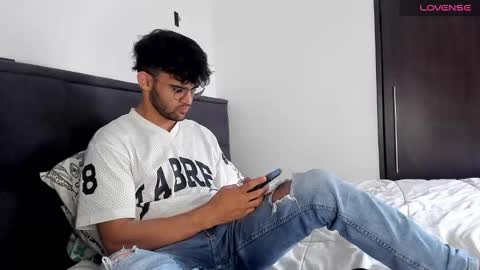 Im Chirs IM MODEL INDEPENDT online show from December 2024 06:57:01 PM