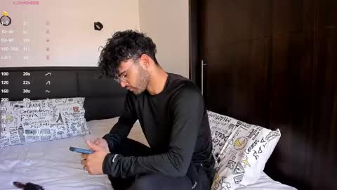 Im Chirs IM MODEL INDEPENDT online show from January 2025 08:04:01 PM