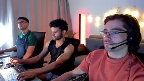 Im Chirs IM MODEL INDEPENDT online show from March 2025 03:05:02 AM