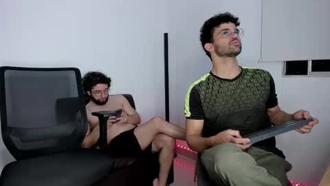 Im Chirs IM MODEL INDEPENDT online show from October 2025 02:50:02 AM