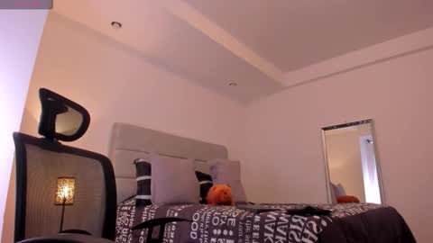 chrismorgan24 online show from November 2025 04:30:01 PM