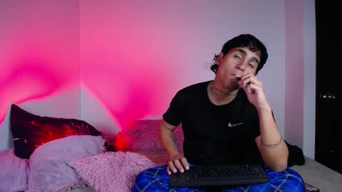 Snapshot of chriss_wg_ chatting on October 2025 12:55:01 AM Christian Wang online show from October 2025 12:55:01 AM