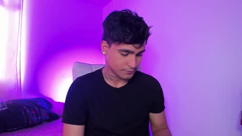 Snapshot of chriss_wg_ chatting on December 2025 08:17:01 PM Christian Wang online show from December 2025 08:17:01 PM