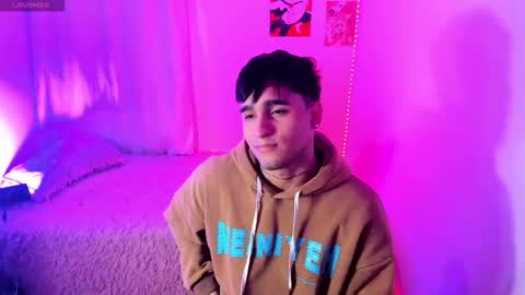 Snapshot of chriss_wg_ chatting on January 2026 11:09:01 PM Christian Wang online show from January 2026 11:09:01 PM