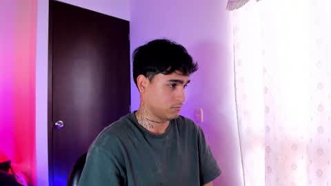 Snapshot of chriss_wg_ chatting on January 2026 09:24:01 PM Christian Wang online show from January 2026 09:24:01 PM