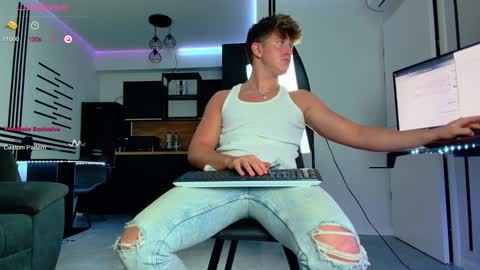 UPVOTE ME ------  ILL DO SOMETHING FOR FREE online show from January 2025 07:07:02 PM