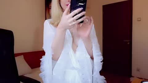 christihanson online show from February 2025 07:03:01 AM