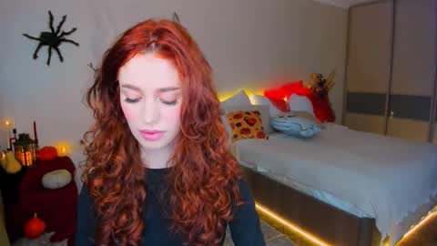 christinaconteeree online show from October 2025 01:29:01 PM