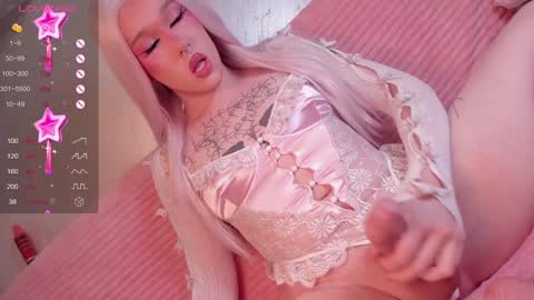 Snapshot of christinaloveu chatting on December 2024 01:36:02 PM crisss online show from December 2024 01:36:02 PM