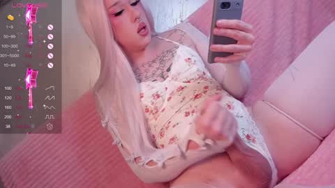 Snapshot of christinaloveu chatting on December 2024 01:12:01 PM crisss online show from December 2024 01:12:01 PM