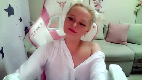 Christi online show from July 2026 04:33:02 PM