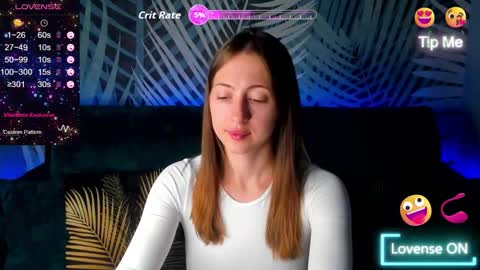 Snapshot of christycrayme chatting on September 2025 10:22:01 PM ChristyCrayme online show from September 2025 10:22:01 PM