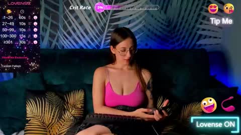 Snapshot of christycrayme chatting on October 2025 01:01:02 AM ChristyCrayme online show from October 2025 01:01:02 AM