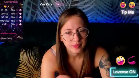 Snapshot of christycrayme chatting on October 2025 01:28:01 AM ChristyCrayme online show from October 2025 01:28:01 AM