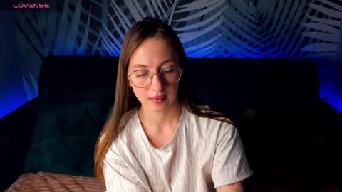 Snapshot of christycrayme chatting on November 2025 01:47:01 AM ChristyCrayme online show from November 2025 01:47:01 AM