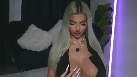 Chrystal online show from July 2026 07:20:01 PM