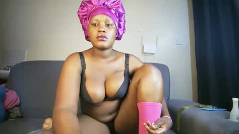 Snapshot of chubby_flora chatting on May 2026 07:20:01 PM Flora online show from May 2026 07:20:01 PM