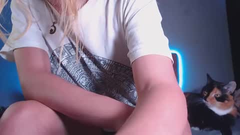 Snapshot of cicimom chatting on December 2025 04:30:01 AM cicimom online show from December 2025 04:30:01 AM