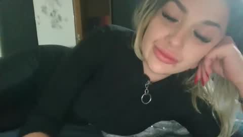 Snapshot of cindysweet24 chatting on January 2025 08:33:01 PM GreenKarina online show from January 2025 08:33:01 PM