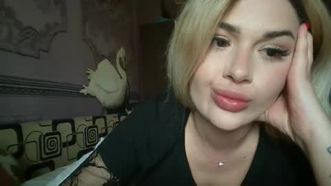 Snapshot of cindysweet24 chatting on April 2026 10:14:02 AM GreenKarina online show from April 2026 10:14:02 AM