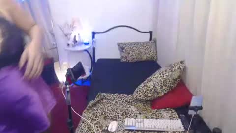 Snapshot of cindyts09 chatting on October 2025 04:16:02 PM Cindy online show from October 2025 04:16:02 PM