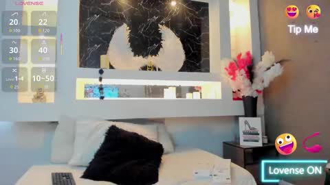 Cinthya  online show from October 2025 12:13:02 PM