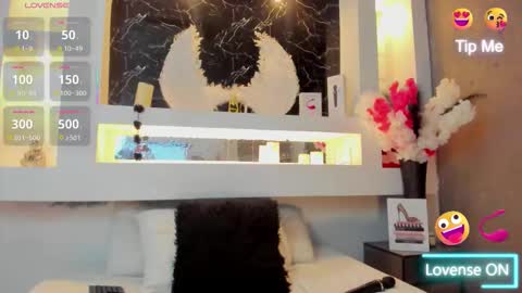 Cinthya  online show from October 2025 12:14:02 PM