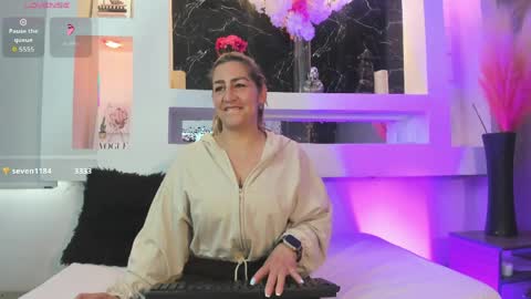 Cinthya  online show from May 2026 12:24:01 PM