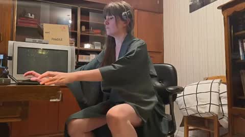 Snapshot of claire_moulin chatting on May 2026 09:12:01 PM Claire Moulin online show from May 2026 09:12:01 PM