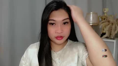Snapshot of claire_wntr chatting on May 2026 06:25:01 PM CLAIRE online show from May 2026 06:25:01 PM
