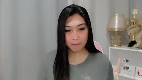 Snapshot of claire_wntr chatting on May 2026 05:35:02 AM CLAIRE online show from May 2026 05:35:02 AM