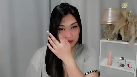 Snapshot of claire_wntr chatting on May 2026 04:29:01 AM CLAIRE online show from May 2026 04:29:01 AM