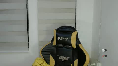 CLAIRE online show from March 2025 06:32:02 AM