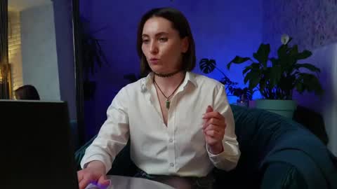 Snapshot of clara_bendover chatting on May 2026 06:49:01 PM Clara online show from May 2026 06:49:01 PM