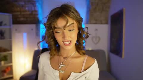 Clara smile online show from February 2025 07:42:01 PM