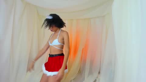 Snapshot of clara_tenssio chatting on December 2024 04:13:01 AM Clara online show from December 2024 04:13:01 AM