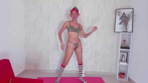 Snapshot of clara_tenssio chatting on December 2024 09:44:02 AM Clara online show from December 2024 09:44:02 AM