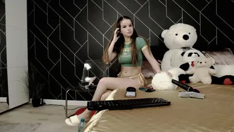 Clara online show from May 2026 07:03:02 AM