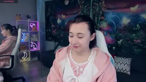 Snapshot of clarabenson chatting on September 2025 07:02:02 PM clarabenson online show from September 2025 07:02:02 PM