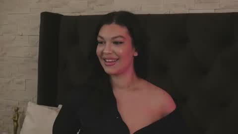 Clara online show from October 2025 06:41:01 PM