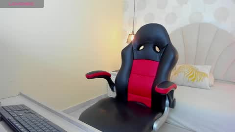 Snapshot of clarise_hall chatting on April 2026 07:25:02 PM C L A R I S E online show from April 2026 07:25:02 PM