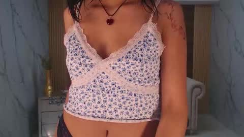 Claudina  online show from November 2025 02:07:02 PM