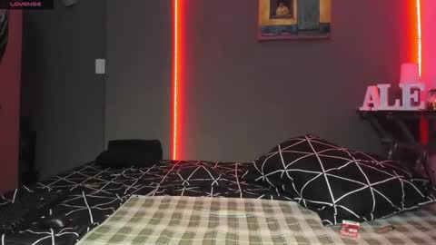 Snapshot of cleosexxx chatting on March 2026 12:13:02 AM cleo y maikol online show from March 2026 12:13:02 AM