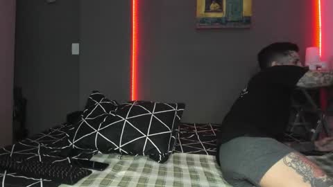 Snapshot of cleosexxx chatting on March 2026 05:08:02 AM cleo y maikol online show from March 2026 05:08:02 AM