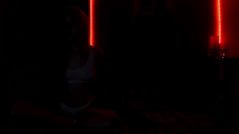 Snapshot of cleosexxx chatting on March 2026 04:19:01 AM cleo y maikol online show from March 2026 04:19:01 AM